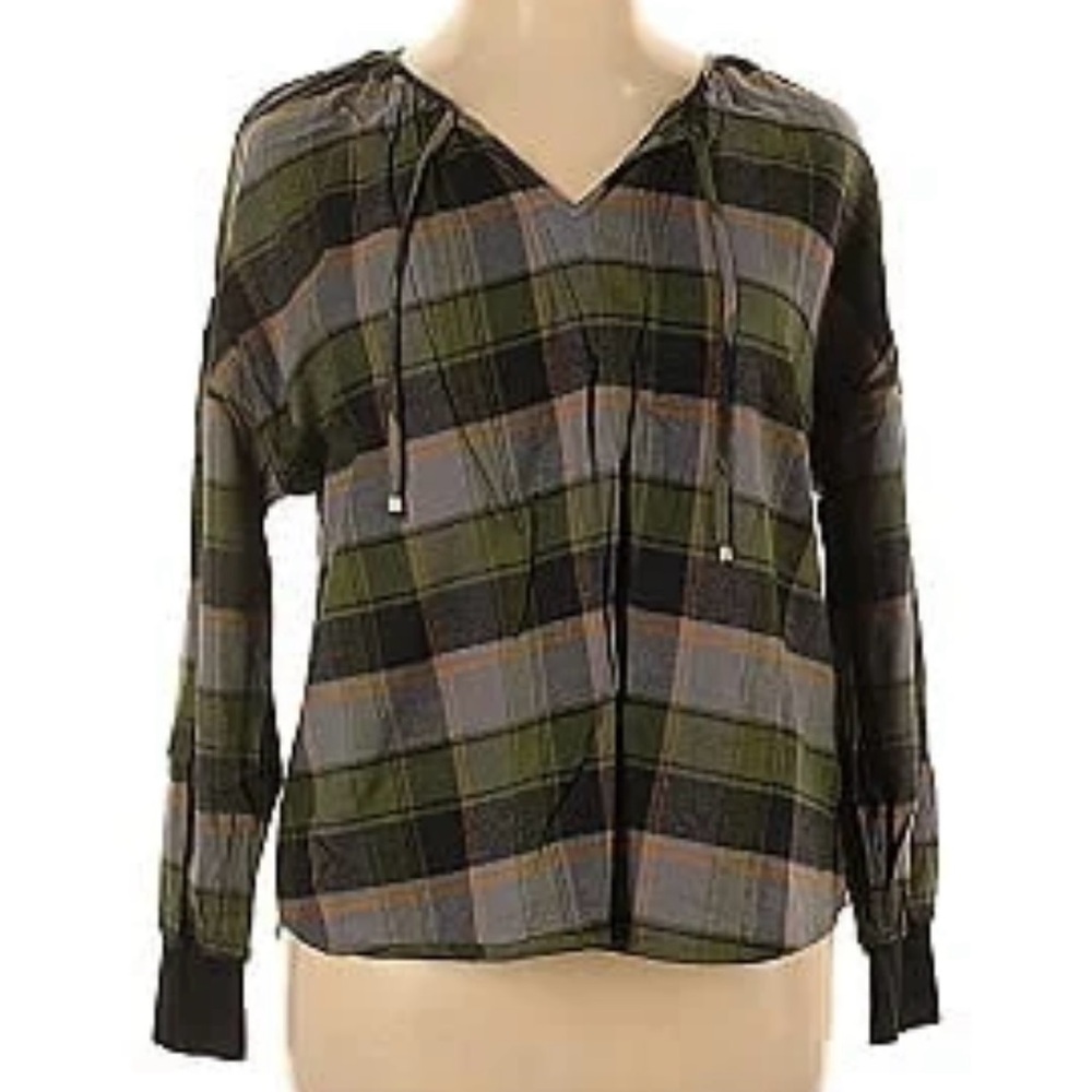 2 Juicy Couture NWOT Long Sleeve Stretch Wrist Blouses Keyhole Split Neck Tops